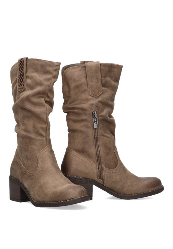 Bota de mujer MUSTANG 52761 taupe sintetico tacón medio