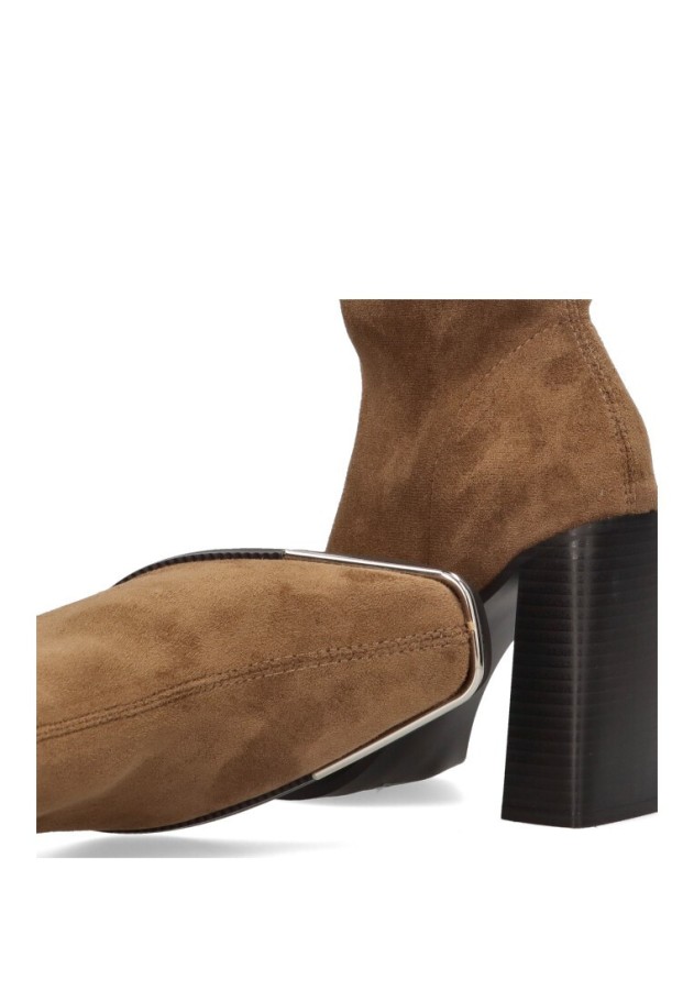 Botin de mujer SUPER MODE 9025 camel antelina tacón alto