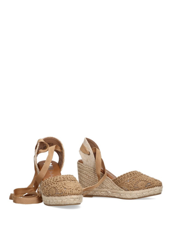 Alpargata de mujer XTI 142336 taupe sintetico cuña alta