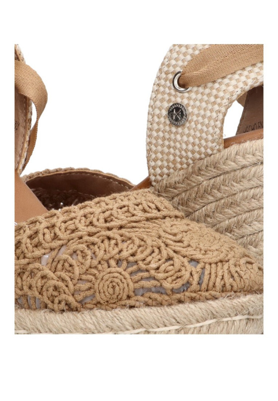 Alpargata de mujer XTI 142336 taupe sintetico cuña alta