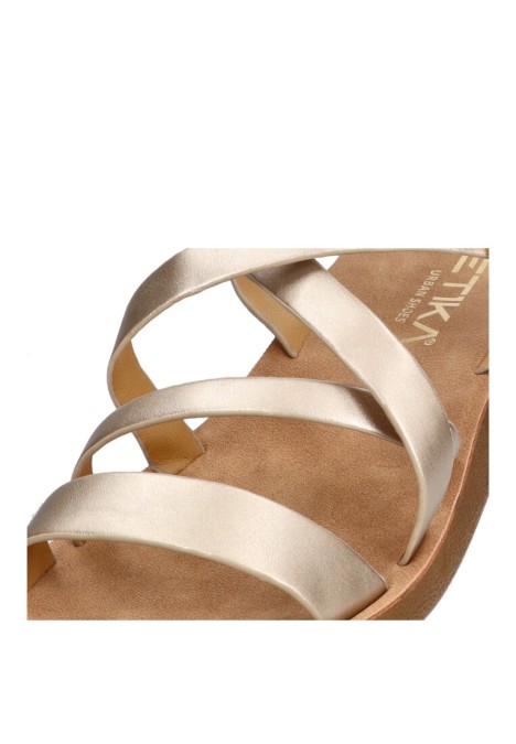 Sandalia de mujer ETIKA 10116 oro sintetico suela plana