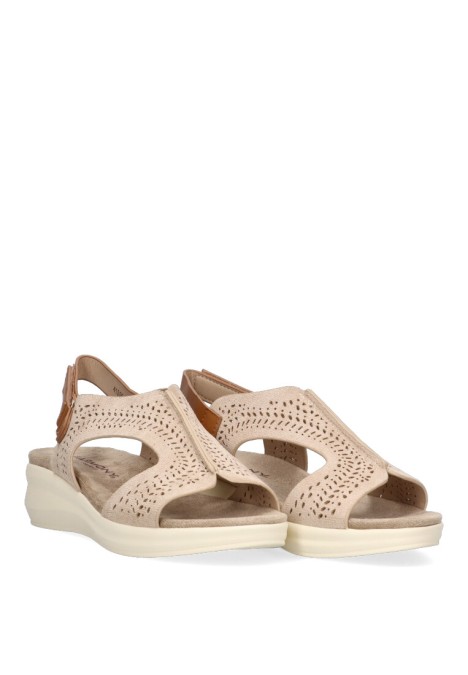 Sandalia antelina beige con velcro para mujer ARMONY 41005