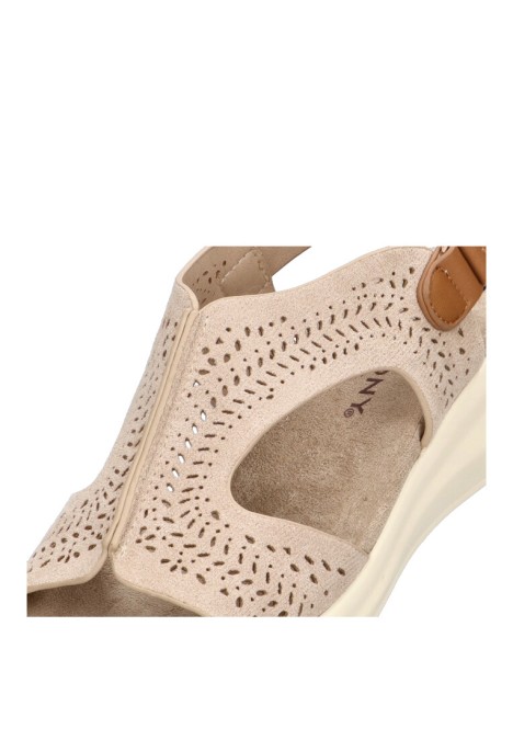 Sandalia antelina beige con velcro para mujer ARMONY 41005