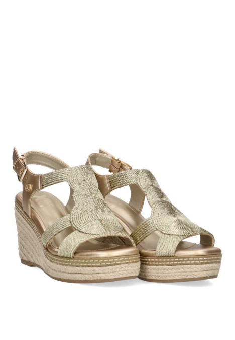Sandalia de mujer XTI 142320 oro sintetico cuña alta