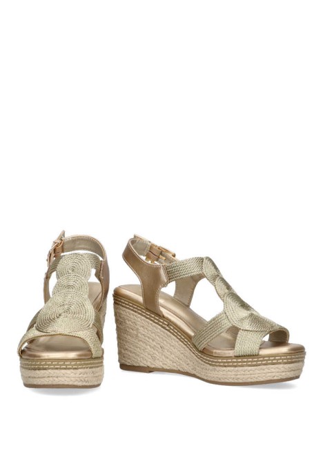 Sandalia de mujer XTI 142320 oro sintetico cuña alta