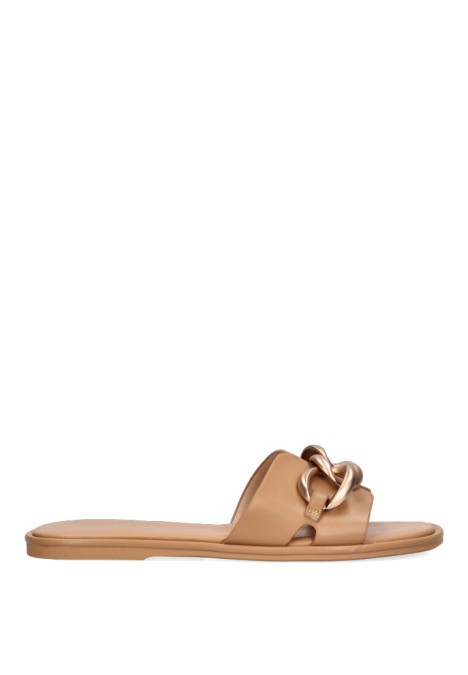 Sandalia de mujer ETIKA 10025 con cadena y suela plana en camel