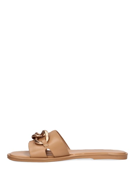 Sandalia de mujer ETIKA 10025 con cadena y suela plana en camel