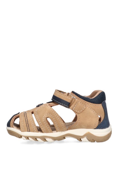Sandalia de niño LOIS 46224 camel sintetico suela plana
