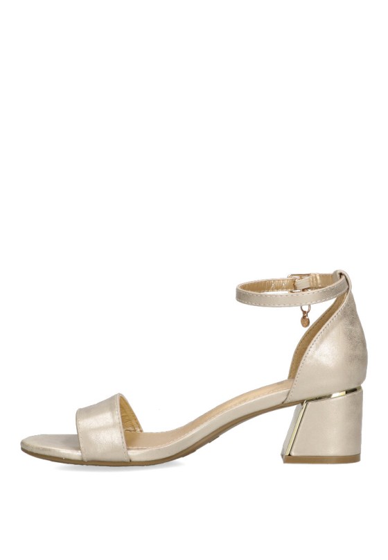 Sandalia en color oro con tacón medio y pulsera de mujer XTI 142867