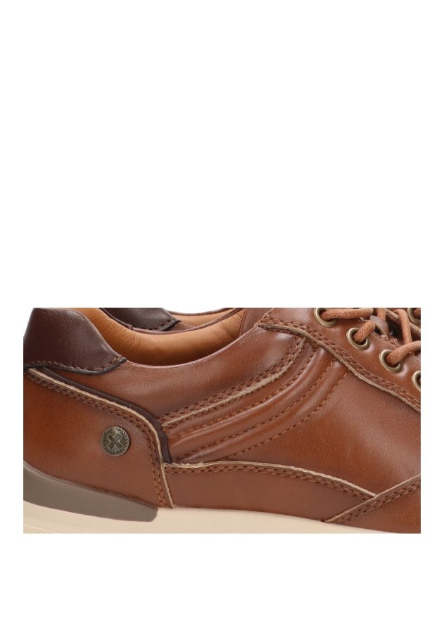 Deportivo de hombre XTI 142928 camel sintetico suela plana