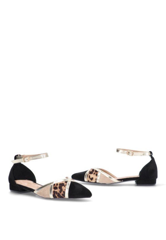 Salon de mujer IDEAL SHOES 2207 negro antelina suela plana
