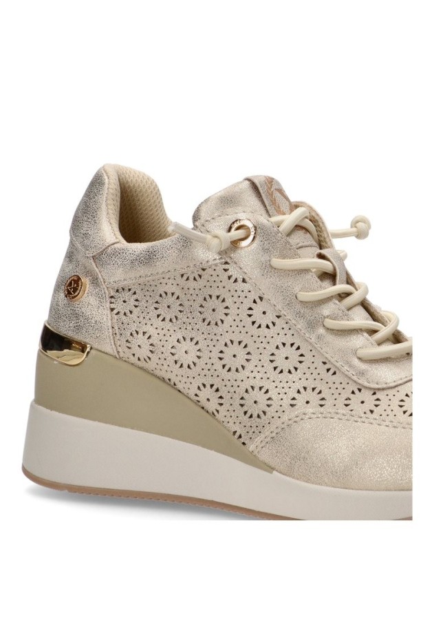 zapatillas oro mujer casual XTI 143776