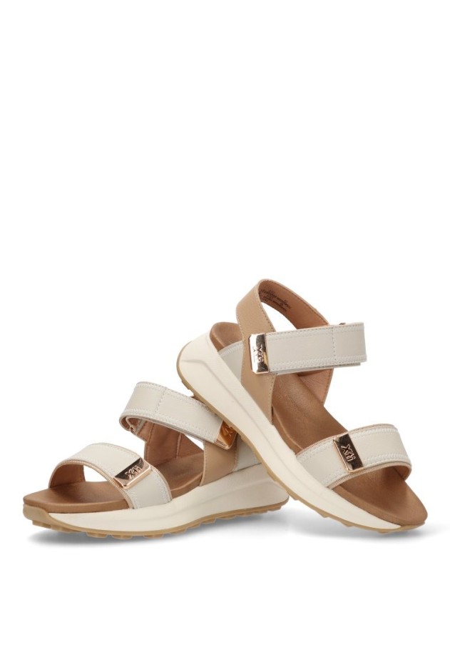 Sandalia mujer XTI 143874 beige
