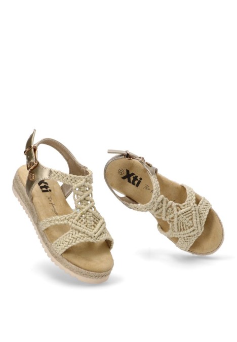 Sandalia de niña XTI KIDS 151261 oro textil  cuña media