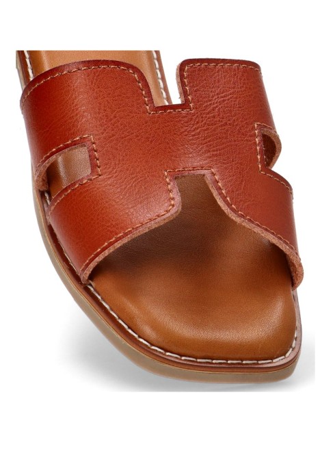 Sandalia de mujer SORAIA m8081 camel sintetico suela plana