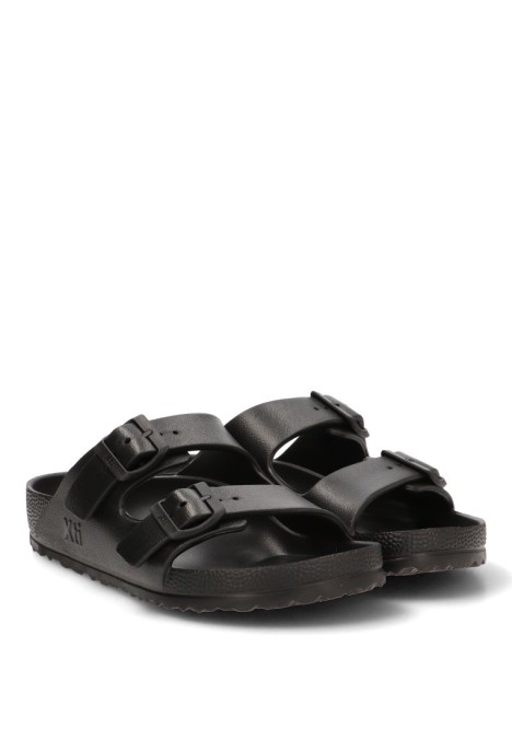 Chanclas sandalias playa de hombre XTI 145733 negro goma suela plana