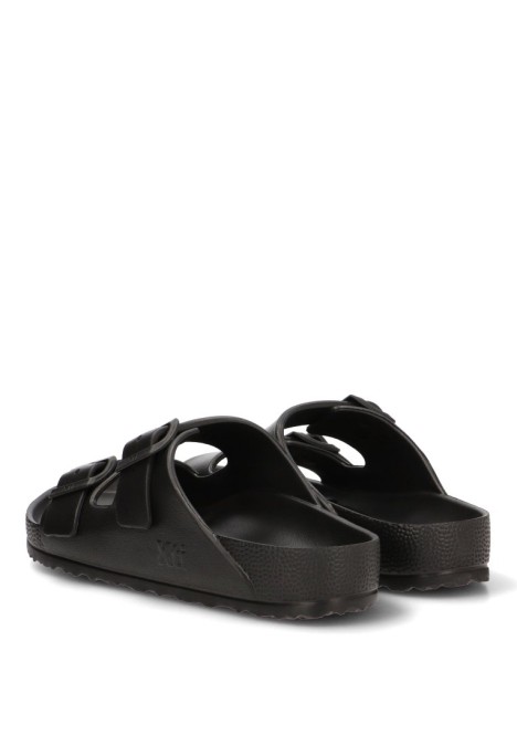 Chanclas sandalias playa de hombre XTI 145733 negro goma suela plana