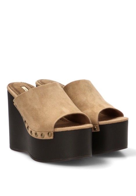 Zueco de mujer LUNA TREND m6368 arena antelina cuña alta