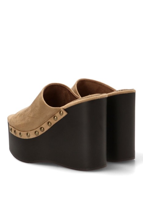 Zueco de mujer LUNA TREND m6368 arena antelina cuña alta