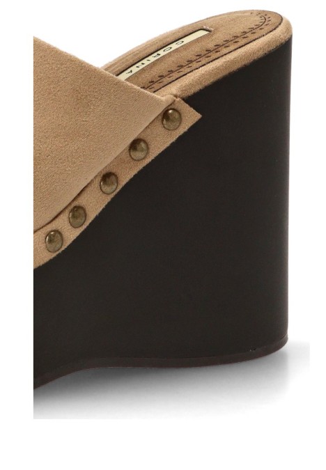 Zueco de mujer LUNA TREND m6368 arena antelina cuña alta