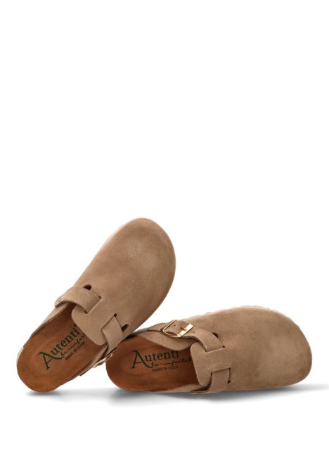 Zueco de mujer AUTENTI 15387 taupe piel suela plana