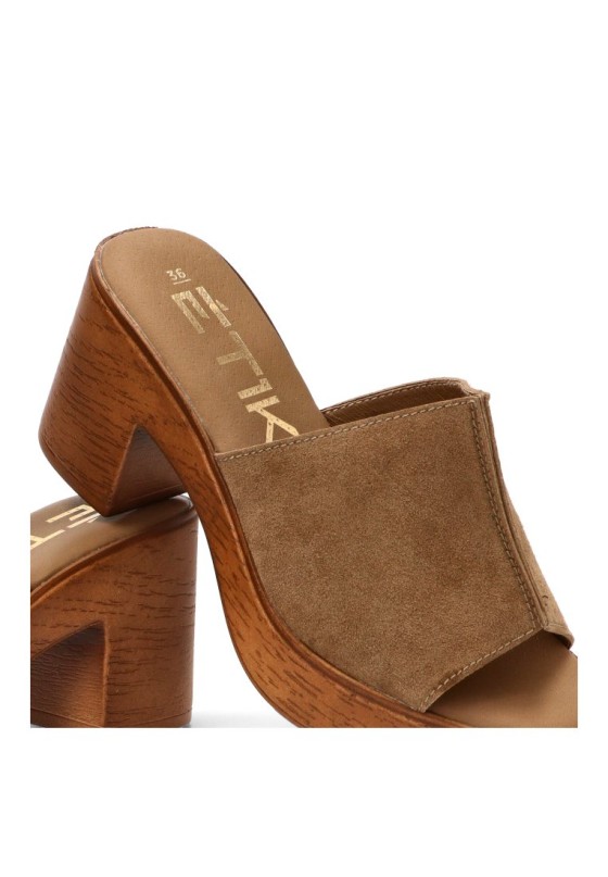 Sandalia de mujer ETIKA 30039 con tacón de madera en piel taupe