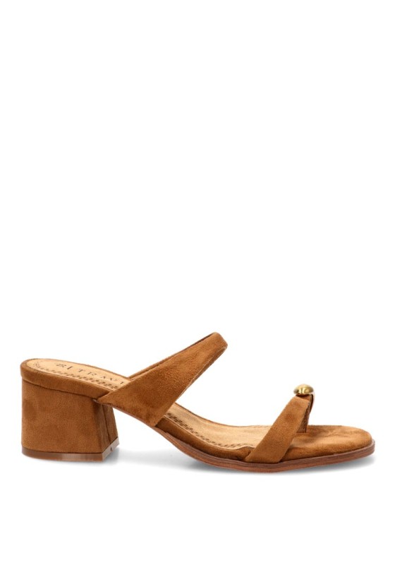 Sandalia de tacón medio en antelina camel para mujer TRAVIATA M6323