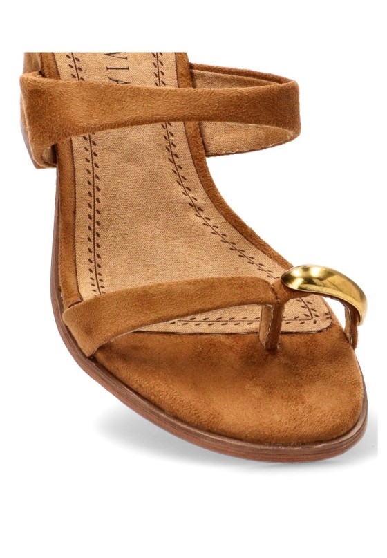 Sandalia de tacón medio en antelina camel para mujer TRAVIATA M6323