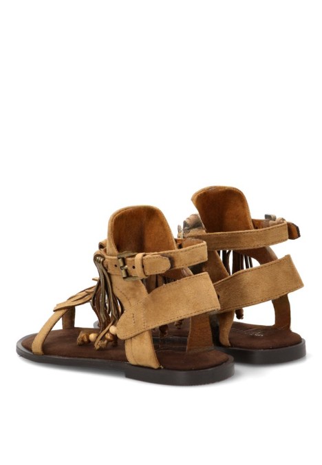 Sandalia de antelina camel con flecos y suela plana para mujer TRAVIATA M6485