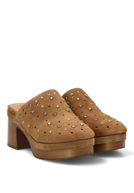Zueco de mujer CARMELA 163256 camel piel tacón medio