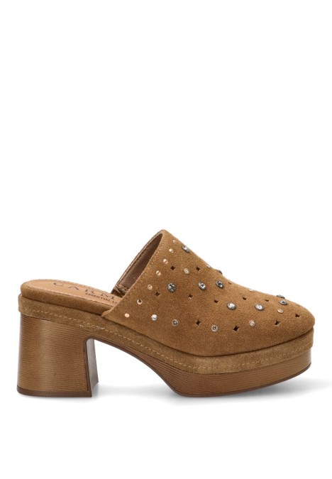 Zueco de mujer CARMELA 163256 camel piel tacón medio