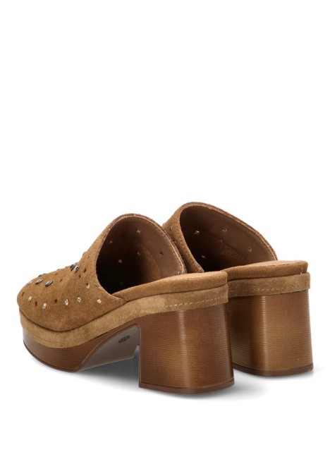 Zueco de mujer CARMELA 163256 camel piel tacón medio