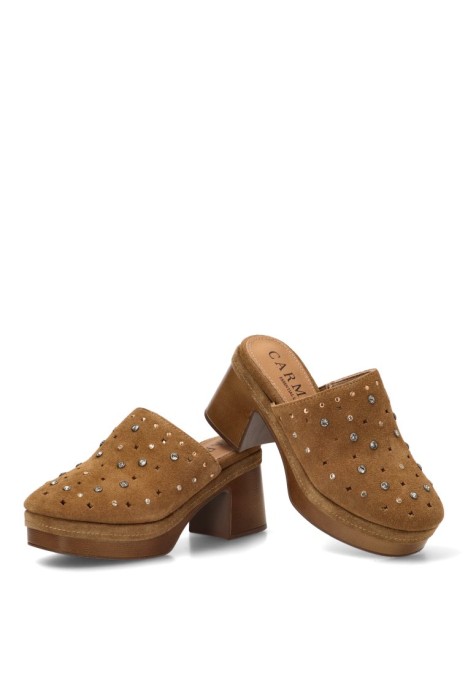 Zueco de mujer CARMELA 163256 camel piel tacón medio