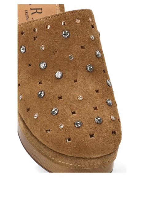 Zueco de mujer CARMELA 163256 camel piel tacón medio