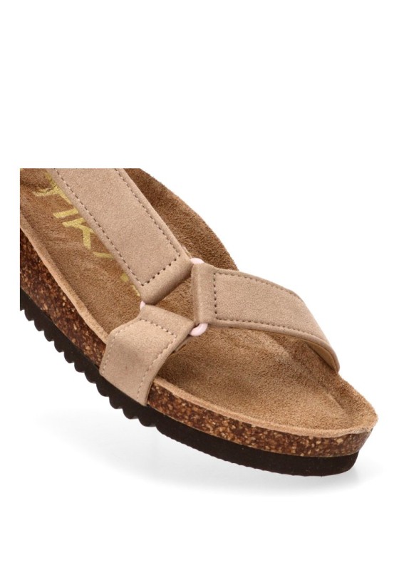 Sandalia casual de mujer ETIKA 10097 en antelina taupe con suela plana