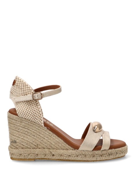 Sandalia beige de mujer Mustang 55653 con cuña alta