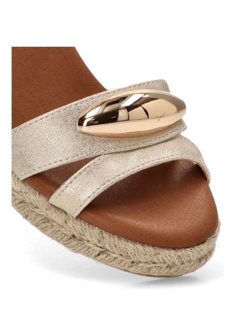 Sandalia beige de mujer Mustang 55653 con cuña alta
