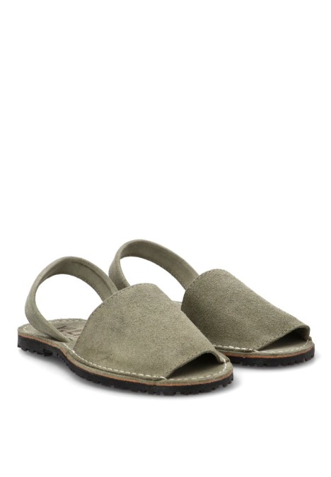 Sandalia PISTACHO ME 550 con piel verde y suela plana