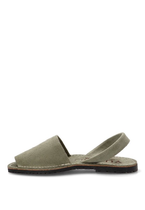 Sandalia PISTACHO ME 550 con piel verde y suela plana