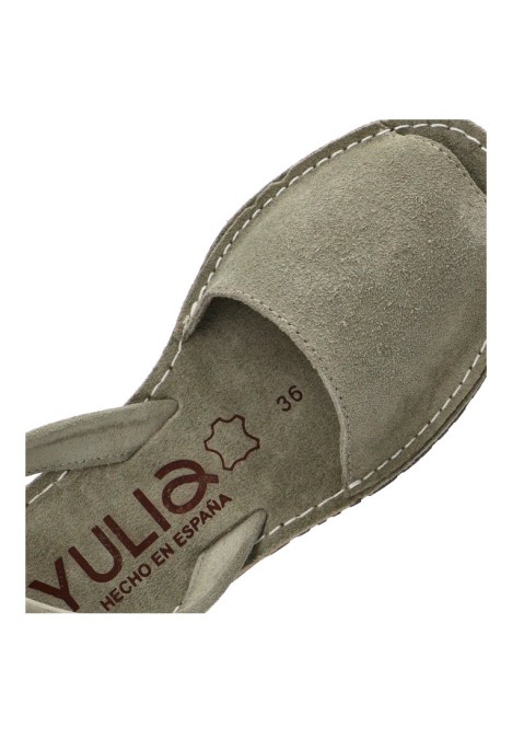 Sandalia PISTACHO ME 550 con piel verde y suela plana