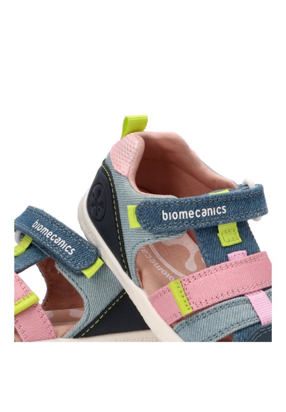 Sandalia de niña en color rosa BIOMECANICS 262199 con textil, cierre de velcro y suela plana