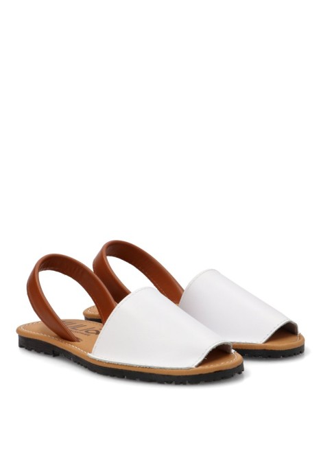 Sandalia PISTACHO ME 550 de mujer en piel blanca con suela plana