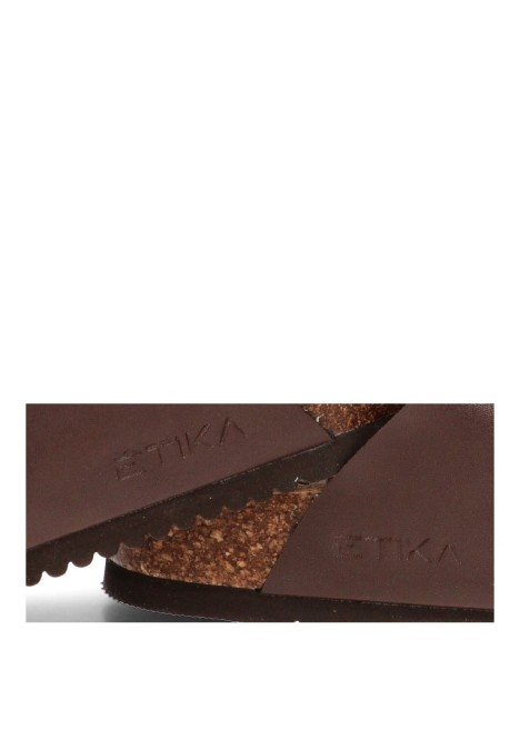 Sandalia de playa ETIKA 10015 para mujer en chocolate con hebillas y suela plana