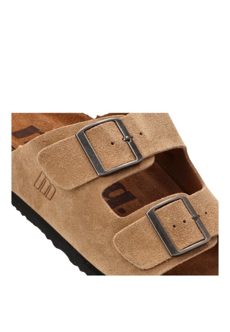 Sandalia con suela plana de hombre MUSTANG 84716 en piel color arena