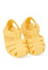 Sandalia de playa NEMO SOLID para niña IGOR en amarillo