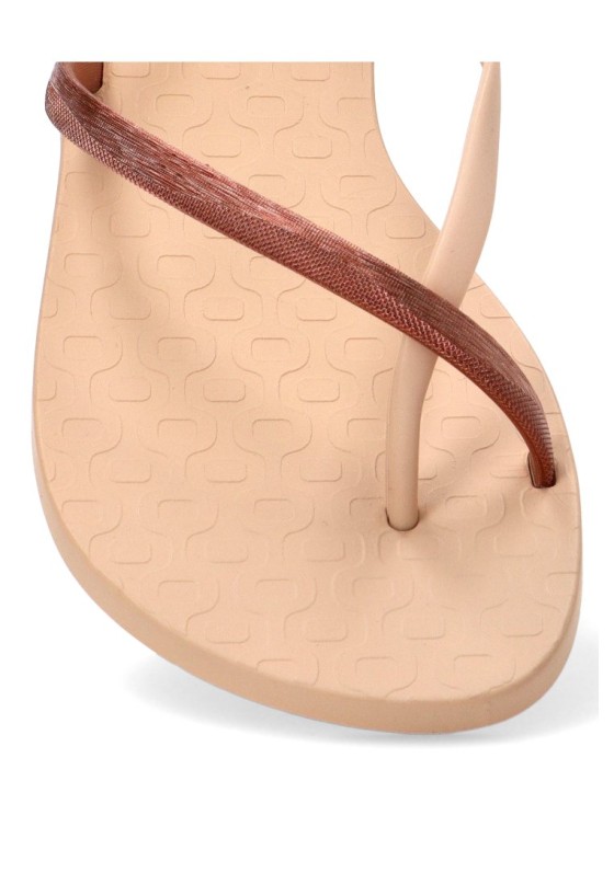 Sandalia de playa beige para mujer IPANEMA 83782 con suela plana de goma