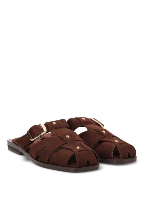 Sandalia cangrejera KISS para mujer M2728 en color chocolate