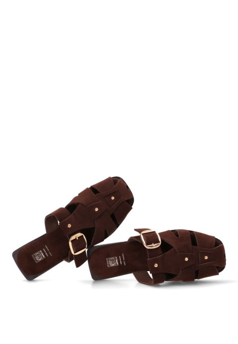Sandalia cangrejera KISS para mujer M2728 en color chocolate