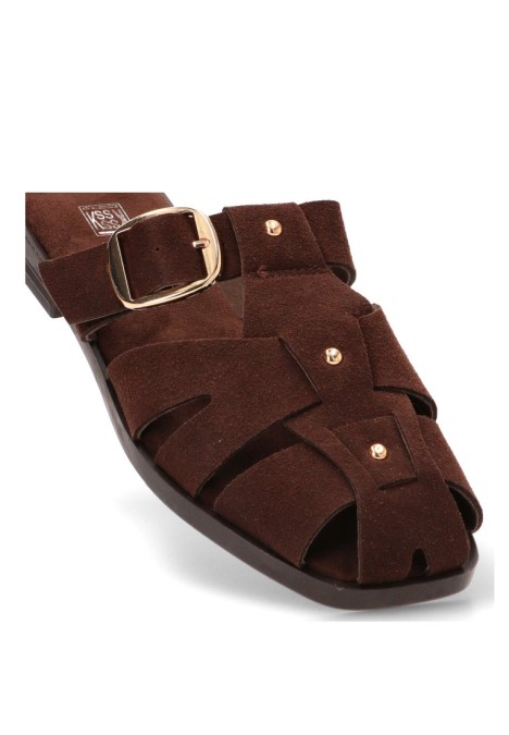 Sandalia cangrejera KISS para mujer M2728 en color chocolate