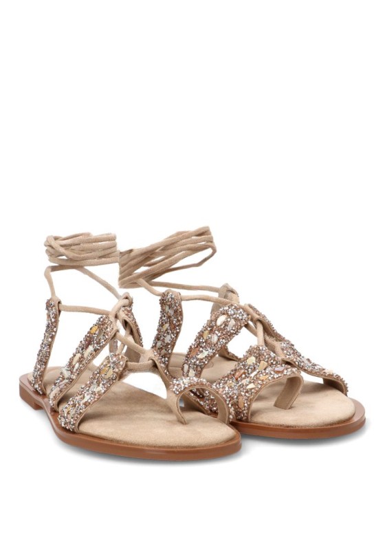 Sandalia para mujer IDEAL SHOES 9820 con piedras y suela plana